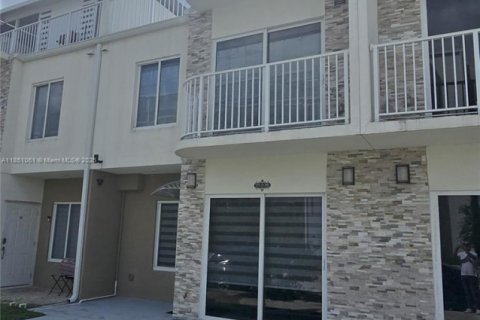 Adosado en venta en Homestead, Florida, 4 dormitorios, 133.22 m2 № 1855277 - foto 2