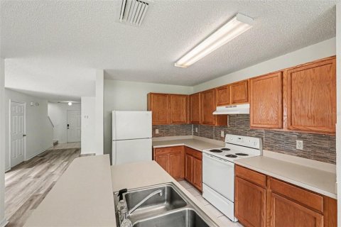 Townhouse in Tampa, Florida 3 bedrooms, 173.54 sq.m. № 2427108 - photo 15