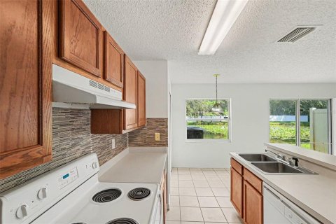 Townhouse in Tampa, Florida 3 bedrooms, 173.54 sq.m. № 2427108 - photo 17