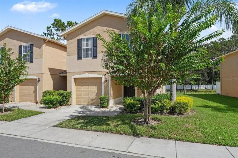 Townhouse in Tampa, Florida 3 bedrooms, 173.54 sq.m. № 2427108 - photo 2
