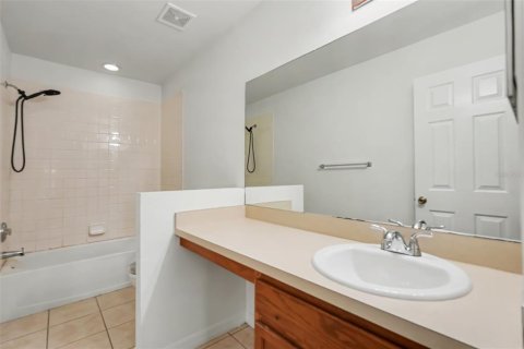 Townhouse in Tampa, Florida 3 bedrooms, 173.54 sq.m. № 2427108 - photo 25