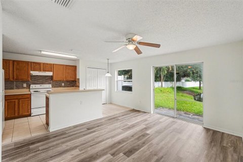 Townhouse in Tampa, Florida 3 bedrooms, 173.54 sq.m. № 2427108 - photo 13