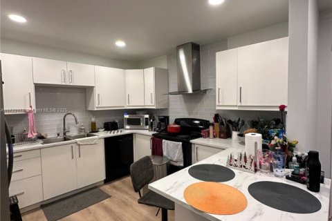 Condominio en alquiler en Pembroke Park, Florida, 3 dormitorios, 79.9 m2 № 2088477 - foto 4