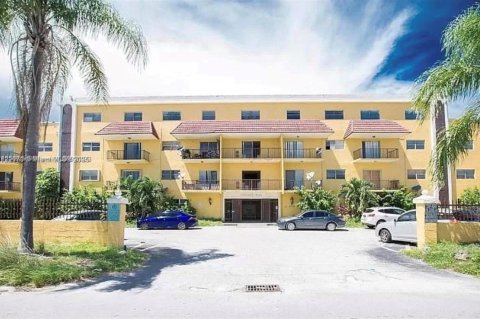 Condominio en Pembroke Park, Florida, 3 dormitorios  № 2088477