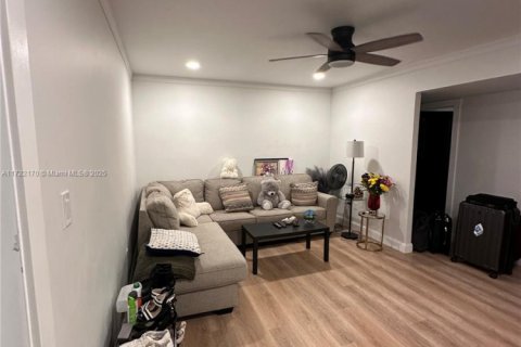 Condominio en alquiler en Pembroke Park, Florida, 3 dormitorios, 79.9 m2 № 2088477 - foto 3