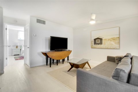 Copropriété à louer à North Palm Beach, Floride: 1 chambre, 79.43 m2 № 2434409 - photo 19
