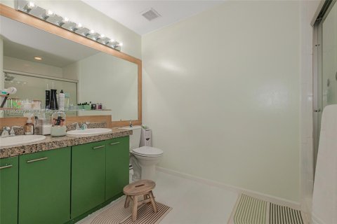 Adosado en venta en Dania Beach, Florida, 2 dormitorios, 103.12 m2 № 2045470 - foto 1