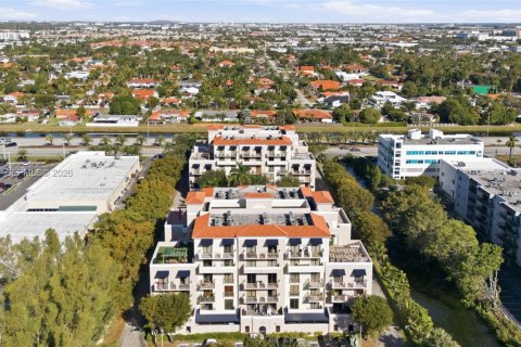 Condo in Miami, Florida, 2 bedrooms  № 1996363 - photo 3