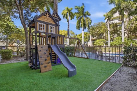 Condo in Miami, Florida, 2 bedrooms  № 1996363 - photo 29