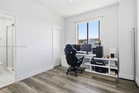 Condo in Miami, Florida, 2 bedrooms  № 1996363 - photo 25