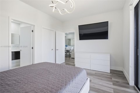 Condo in Miami, Florida, 2 bedrooms  № 1996363 - photo 23