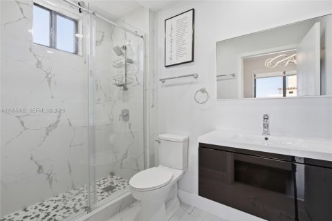 Condo in Miami, Florida, 2 bedrooms  № 1996363 - photo 24