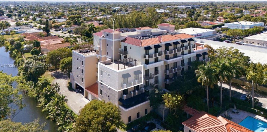 Condo in Miami, Florida, 2 bedrooms  № 1996363