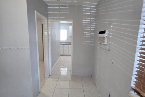 House in Miami, Florida 37.16 sq.m. № 1956752 - photo 3