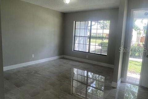 House in Tampa, Florida 4 bedrooms, 180.23 sq.m. № 1865941 - photo 20
