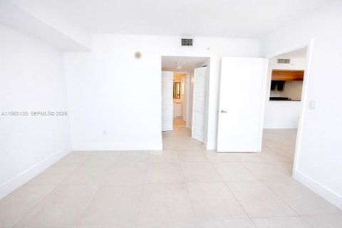 Condo in Miami, Florida, 1 bedroom  № 2078260 - photo 17