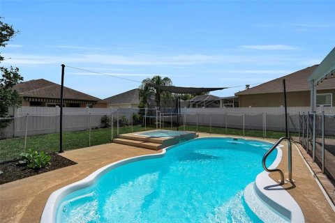 House in Odessa, Florida 4 bedrooms, 228.17 sq.m. № 2220414 - photo 4