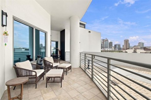Condo in Tampa, Florida, 2 bedrooms  № 2369382 - photo 18