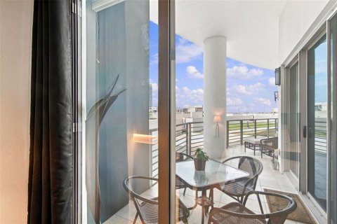 Condo in Tampa, Florida, 2 bedrooms  № 2369382 - photo 26