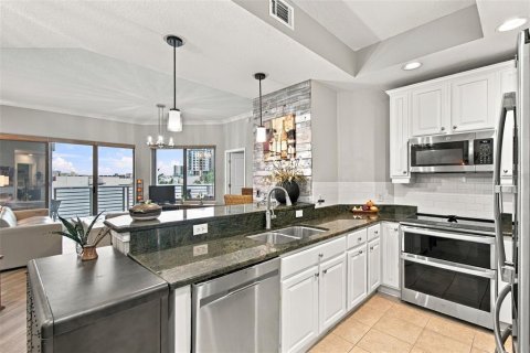 Condo in Tampa, Florida, 2 bedrooms  № 2369382 - photo 7