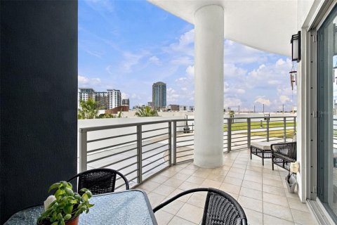 Condo in Tampa, Florida, 2 bedrooms  № 2369382 - photo 19