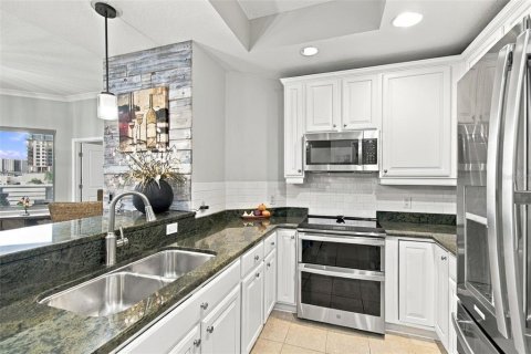 Condo in Tampa, Florida, 2 bedrooms  № 2369382 - photo 6