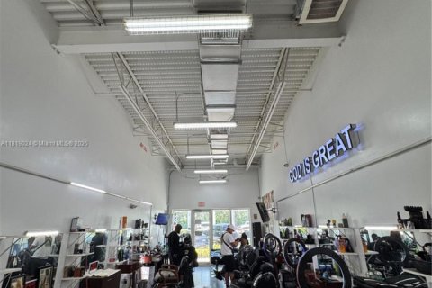 Propiedad comercial en venta en Miramar, Florida № 1779992 - foto 19