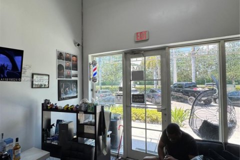 Propiedad comercial en venta en Miramar, Florida № 1779992 - foto 11