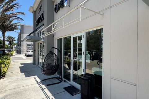 Propiedad comercial en venta en Miramar, Florida № 1779992 - foto 2