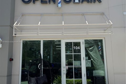 Propiedad comercial en venta en Miramar, Florida № 1779992 - foto 1
