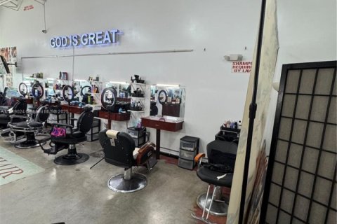 Propiedad comercial en venta en Miramar, Florida № 1779992 - foto 17