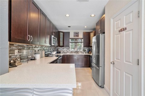 Casa en venta en Pembroke Pines, Florida, 3 dormitorios, 201.41 m2 № 1573182 - foto 6