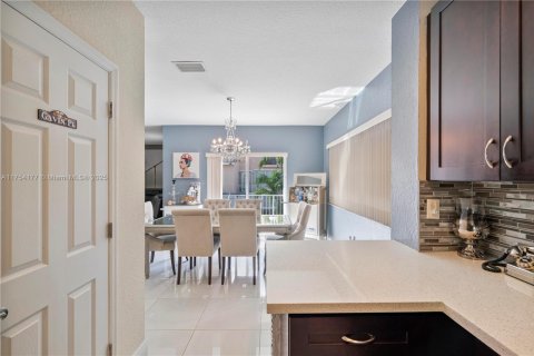Casa en venta en Pembroke Pines, Florida, 3 dormitorios, 201.41 m2 № 1573182 - foto 9