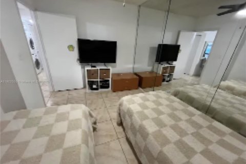 Condo in Miami, Florida, 2 bedrooms  № 1953943 - photo 22