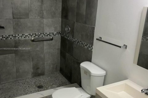 Condo in Miami, Florida, 2 bedrooms  № 1953943 - photo 9