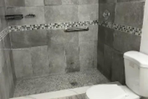 Condo in Miami, Florida, 2 bedrooms  № 1953943 - photo 11