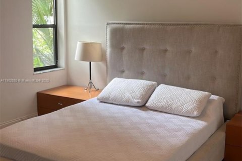 Condo in Miami, Florida, 2 bedrooms № 1953943