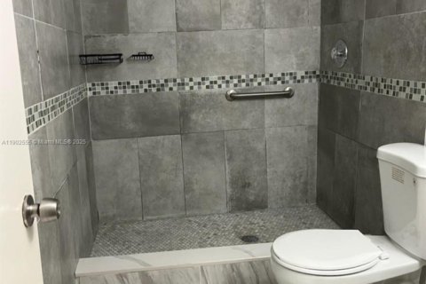 Condo in Miami, Florida, 2 bedrooms  № 1953943 - photo 8