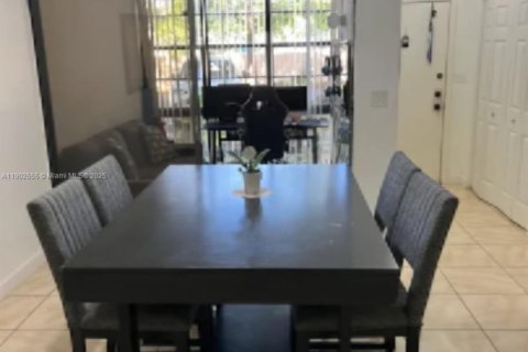 Condo in Miami, Florida, 2 bedrooms  № 1953943 - photo 13