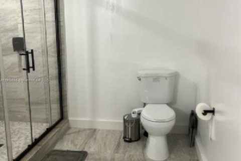 Condo in Miami, Florida, 2 bedrooms  № 1953943 - photo 4