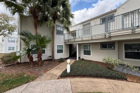 Condo in Orlando, Florida, 2 bedrooms  № 1562286 - photo 1