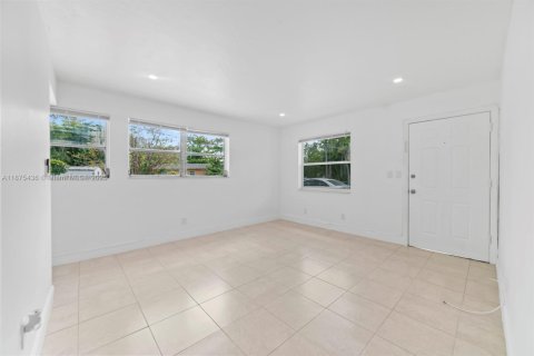 Снять в аренду виллу или дом в Норт-Майами-Бич, Флорида 2 спальни, 152.64м2, № 1980325 - фото 6