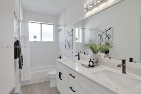 Casa en venta en Weston, Florida, 5 dormitorios, 238.02 m2 № 2066247 - foto 14