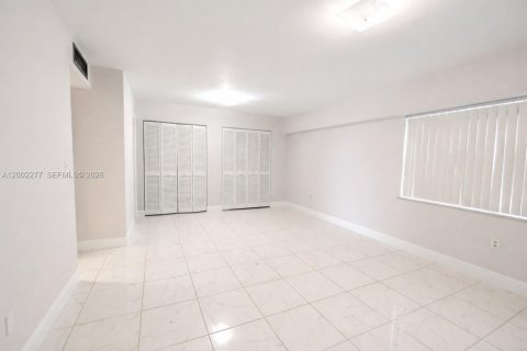 Купить кондоминиум в Норт-Майами-Бич, Флорида 2 спальни, 110.55м2, № 2067806 - фото 15