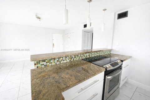 Купить кондоминиум в Норт-Майами-Бич, Флорида 2 спальни, 110.55м2, № 2067806 - фото 9