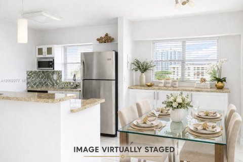 Купить кондоминиум в Норт-Майами-Бич, Флорида 2 спальни, 110.55м2, № 2067806 - фото 8