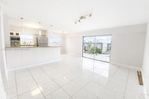 Купить кондоминиум в Норт-Майами-Бич, Флорида 2 спальни, 110.55м2, № 2067806 - фото 2