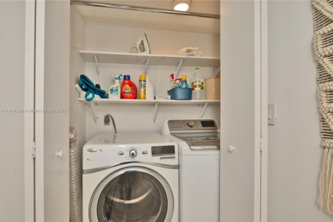 Copropriété à louer à Key Biscayne, Floride: 3 chambres, 192.59 m2 № 1960039 - photo 14