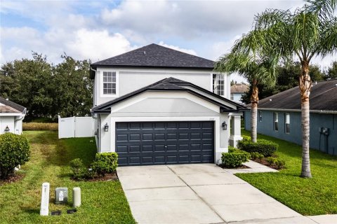 House in Land O' Lakes, Florida 3 bedrooms, 168.71 sq.m. № 2418767