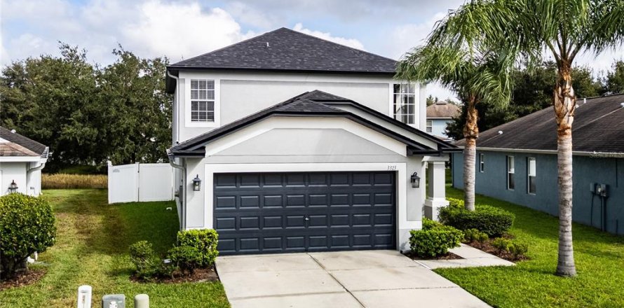 House in Land O' Lakes, Florida 3 bedrooms, 168.71 sq.m. № 2418767